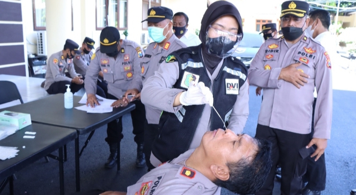 Di Lingkungan Polres Situbondo, AKBP Andi Sinjaya Lakukan Mitigasi Covid-19