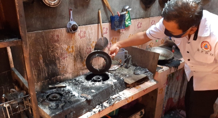Selang Regulator Kompor Gas Bocor, Dapur Rumah Guru di Situbondo Terbakar