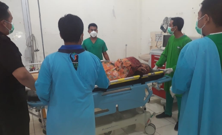Alami Patah Tulang, Gelandangan dan Pengemis di Situbondo Dievakuasi Kades Pj Kotakan dan Dinsos