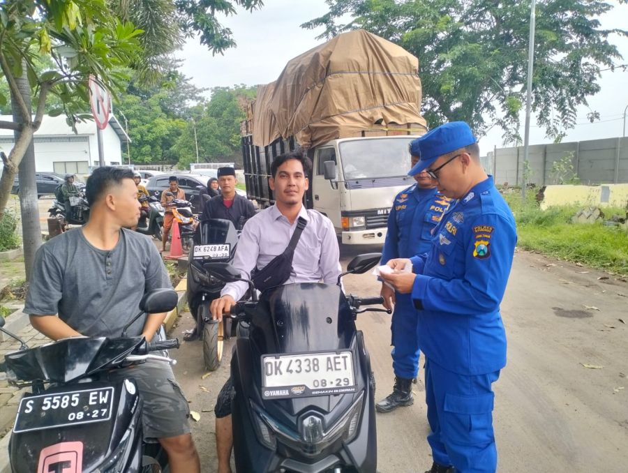 Antisipasi Penyelundupan Motor Bodong, Polisi Periksa Kendaraan di Pelabuhan Jangkar Situbondo