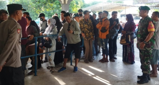 Petugas Gabungan Lakukan Pengamanan Arus Balik Lebaran Tahun 2023 di Pelabuhan Jangkar