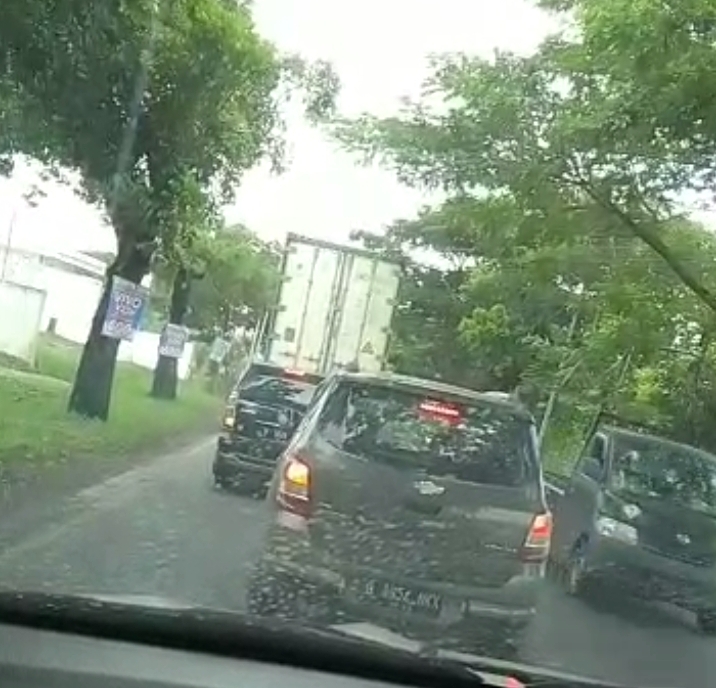 Arus Lalu Lintas Desa Landangan Macet, Begini Kata Warga dalam Rekaman Videonya