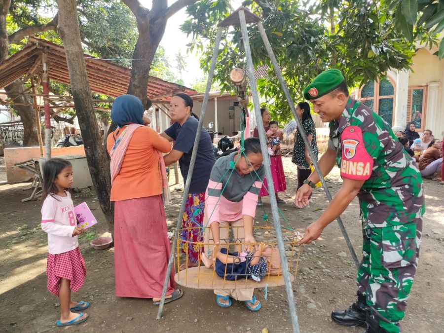 Babinsa Koramil 0823/03 Kapongan Bersinergi Tingkatkan Kesehatan Ibu dan Anak di Desa Gebangan
