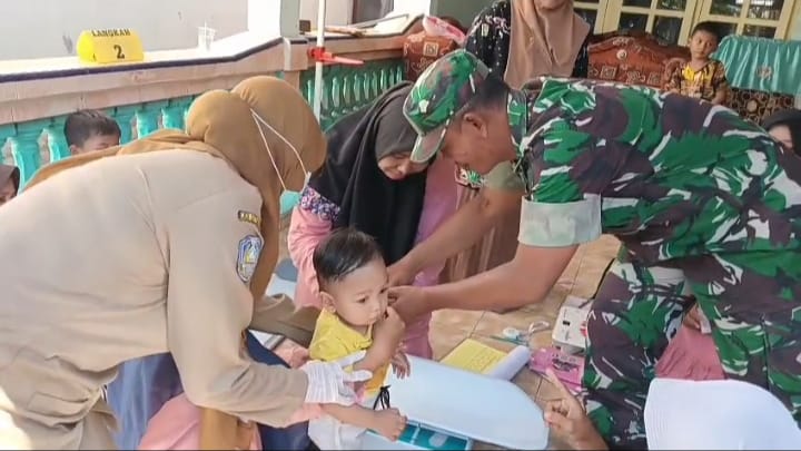 Babinsa Koramil 0823/04 Mangaran Garda Terdepan