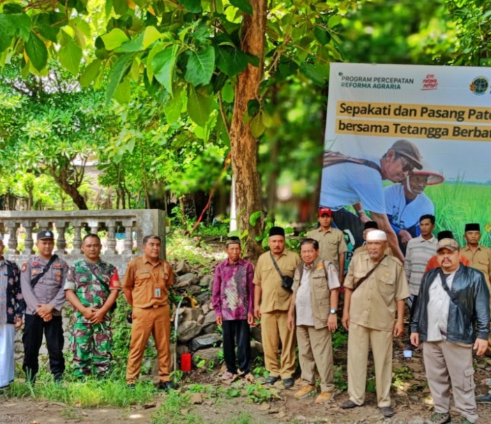 Babinsa Koramil 0823/06 Kendit Hadiri Penyuluhan Program Pendaftaran Tanah Sistematis Lengkap (PTSL)