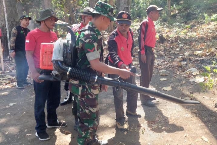 Babinsa Koramil 0823/15 Bungatan Ikuti Pelatihan Simulasi Penanganan Kebakaran Hutan