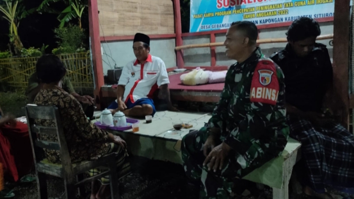 Babinsa Sambang Pos Kamling di Dusun Karang Tengah Desa Gebangan Kecamatan Kapongan