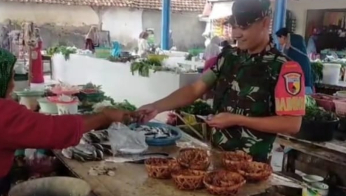 Babinsa Wringinanom, Kecamatan Jatibanteng Tingkatkan Pembinaan Diwilayah Hingga Tembus Dapur