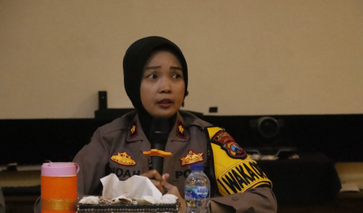 Wakapolres Situbondo Kompol Indah Citra Fitriani, S.I.K., M.Si Beri Arahan Kepada Para Polwan