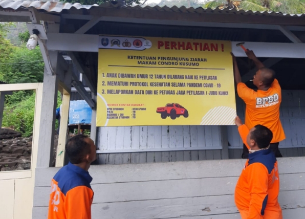 BPBD Situbondo Pasang Papan Peringatan di Sepanjang Jalan Menuju Makam Raden Condro Kusumo