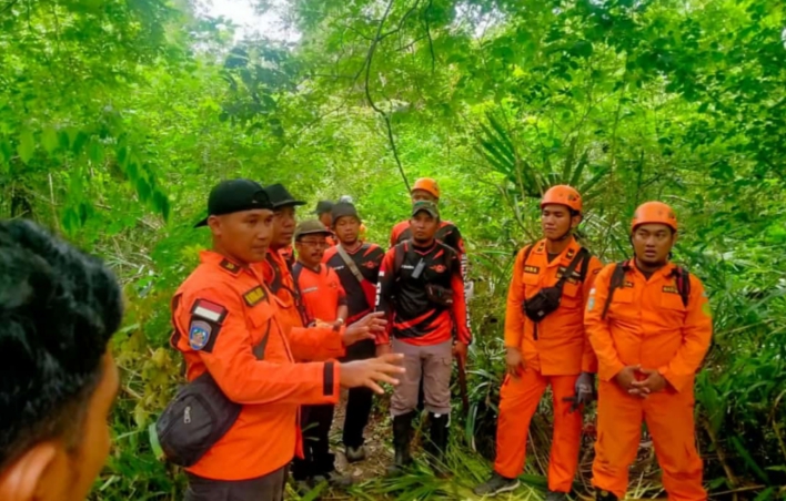 BPBD, TAGANA Dinsos Situbondo Beserta Tim SAR Lakukan Pencarian Hingga Hari Kedua Pencarian Warga