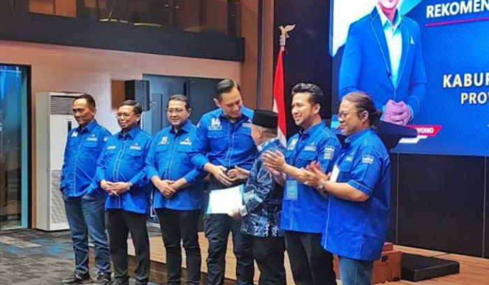 Bung Karna Resmi Terima Surat Rekomendasi B1-KWK dari Partai Demokrat 