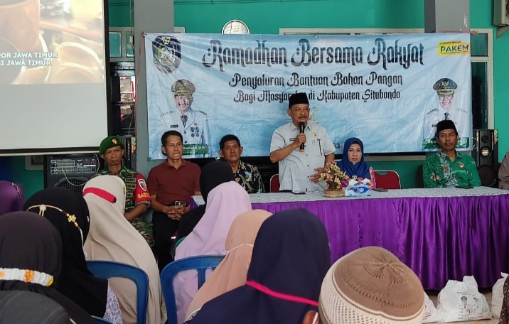 Bung Karna Tebar Ratusan Paket Sembako di Desa Gudang Kecamatan Asembagus