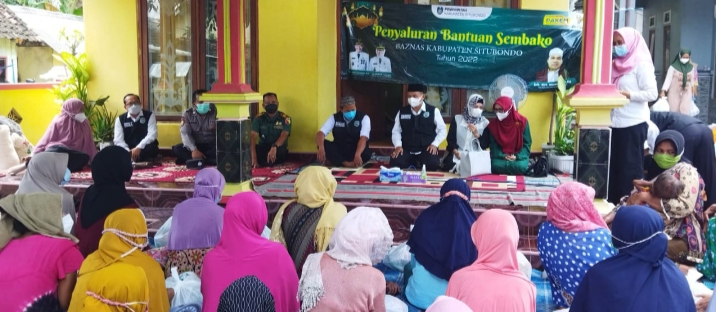Safari Ramadhan 2022, Bupati Situbondo Bagi-bagi Sembako BAZNAZ di Kecamatan Jangkar
