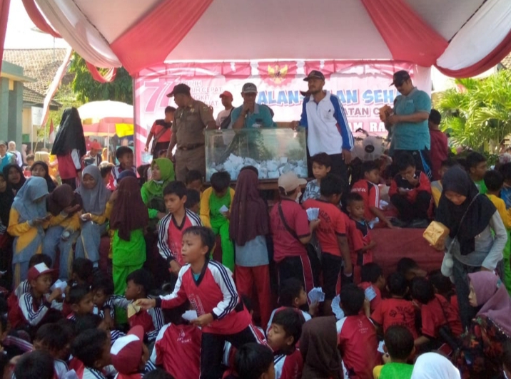 Camat dan Masyarakat Cermee Gelar Acara Jalan -jalan Sehat