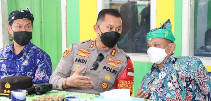 Forkopimda, AKBP Andi Sinjaya dan Kepala Desa Cari Solusi Tingkatkan Capaian Vaksinasi di Situbondo