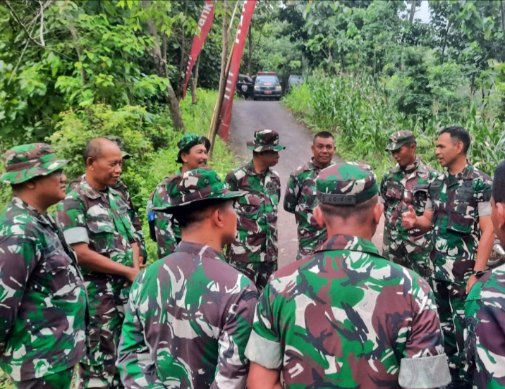 Cegah Longsor, Dandim 0823 Situbondo Letkol Inf Alexander A.B. S.E. Pimpin Tanam Ribuan Pohon