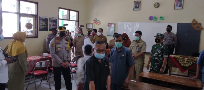 Kapolres Situbondo Percepat Vaksinasi dan Mendampingi Koramil Sumbermalang