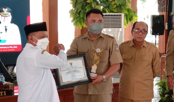 Dan Penyerahan Penghargaan Kepada Kecamatan Serta Desa Lunas Pajak 2021