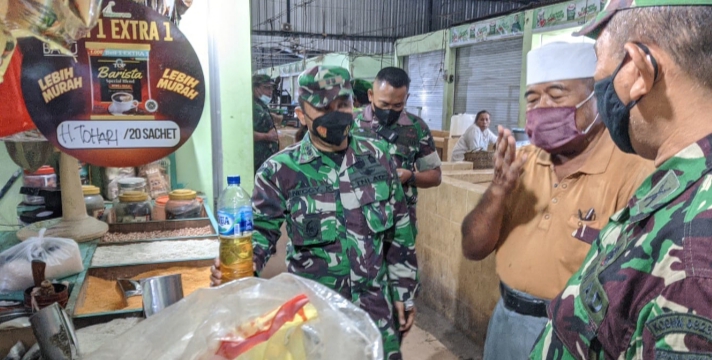 Dandim 0823 Beserta Danramil dan Polres Situbondo Monitoring HET Minyak Goreng
