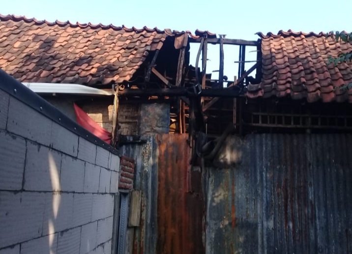 Dapur Rumah Milik Warga Desa Blimbing Kecamatan Besuki Kebakaran