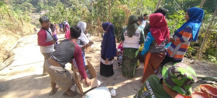 Detik - detik Terakhir Kebersamaan Masyarakat dan Tim Satgas TMMD Campoan