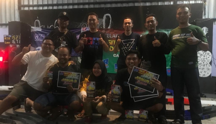 Kompetisi Mobil Mini 4WD Disebuah Kafe di Situbondo, Berikut Ini 3 Nama Pemenangnya