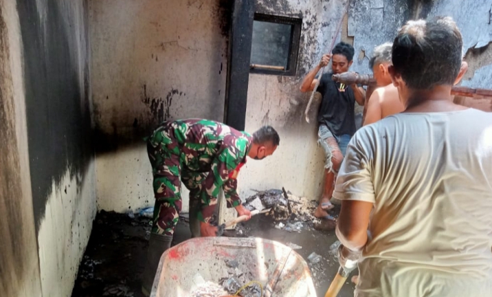 Rumah di Desa Sopet Terbakar Diduga Penghuni Rumah Lupa Mematikan Lentera yang Ada di Atas Sesajen