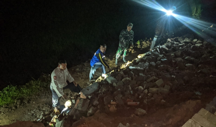 Diguyur Hujan, Tembok Penahan Tanah di Desa Kalirejo Ambruk