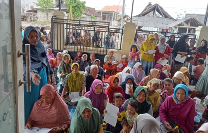 Artis Dina Lorenza Caleg DPR RI Turun ke Bawah, Kunjungi Konstituen di Situbondo
