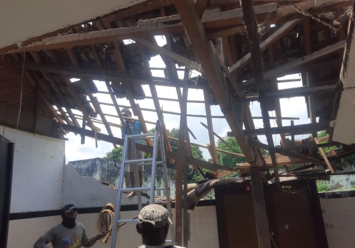 Diterjang Hujan Deras, Rumah Lansia di Kelurahan Dawuhan Ambruk