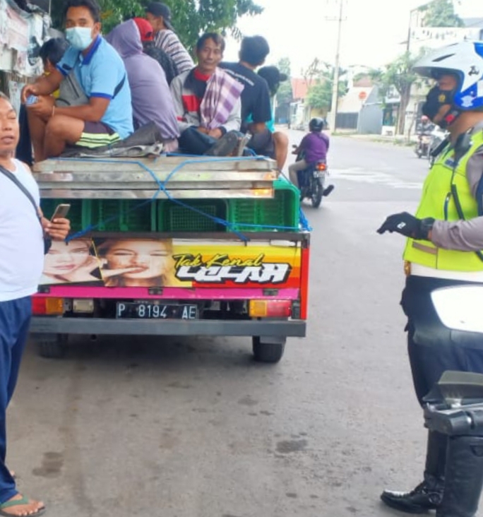 Truk ODOL dan Pick Up Muat Orang Ditindak Tegas Satlantas Polres Situbondo