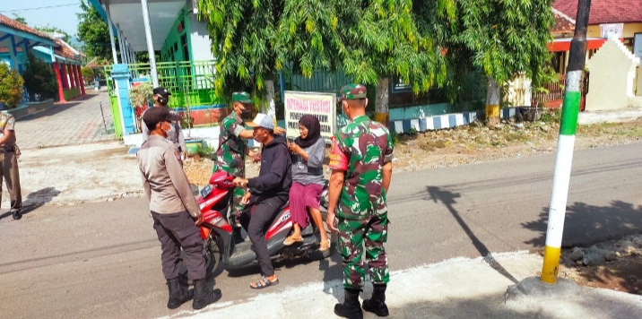 Empat Belas Warga Tak Pakai Masker Langsung Divaksin di Tempat
