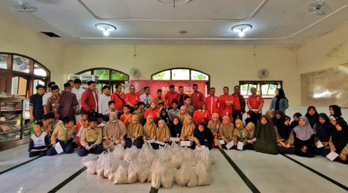 'FERARI' Situbondo Bagi - bagi Santunan Kepada Para Yatim Piatu dan Kaum Dhuafa