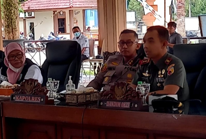 Forkopimda Rapat Koordinasi Terkait Penanganan dan Penanggulangan PMK di Situbondo