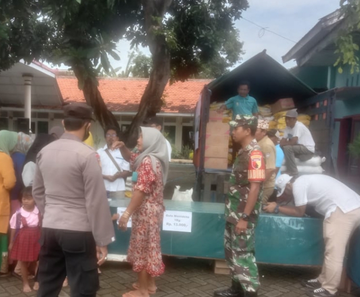 Pemkab Situbondo Gandeng BULOG Gelar Kegiatan Operasi Pasar di Kecamatan Suboh