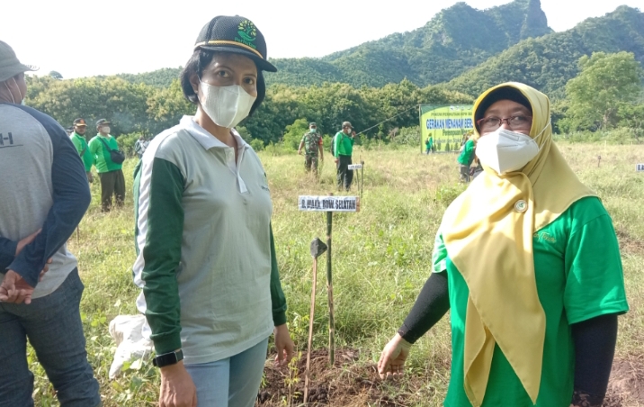 Perum Perhutani KPH Bondowoso Gelar Acara Perempuan Menanam 2021 di Lahan 18 Hektar