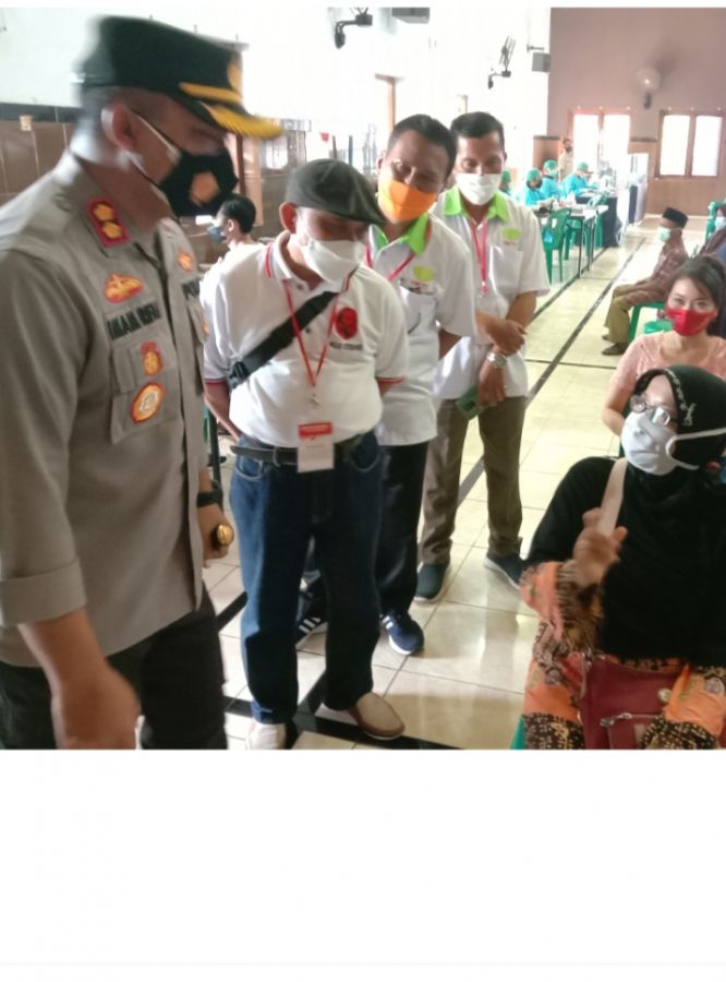 Polri, Projo dan HKTI Situbondo Gelar Serbuan Vaksinasi Gandeng Komunitas Tionghoa