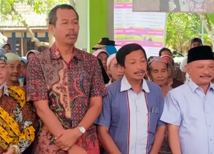 Pemkab Situbondo Beri Bantuan Pangan Bagi 700 Keluarga Penerima Manfaat di Kecamatan Banyuglugur