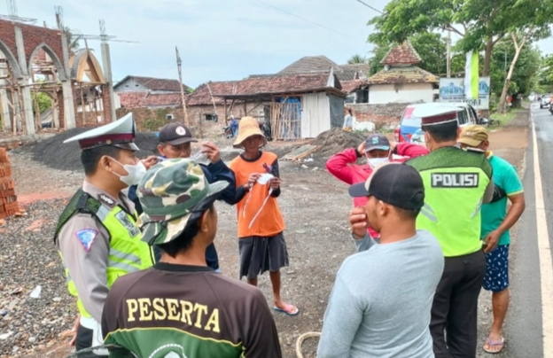 Satlantas Polres Situbondo Gencarkan Patroli Prokes Jelang Natal dan Tahun Baru 2022