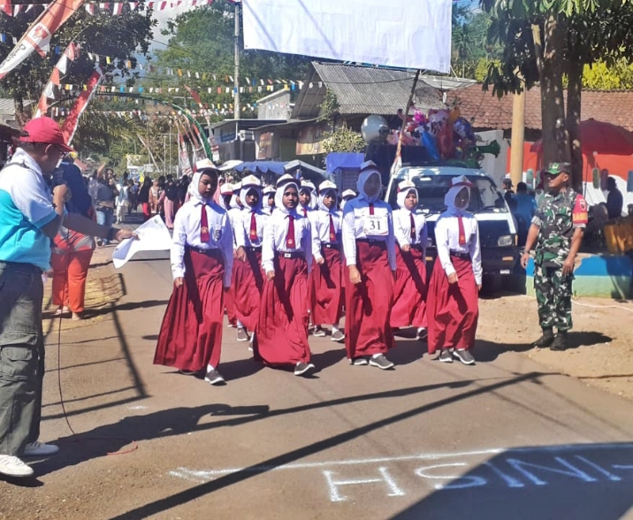 Gerak Jalan di Kecamatan Sumber Malang Jadi Penggingat HUT RI ke 79