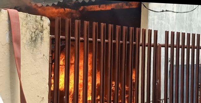 Diduga Akibat Korsleting, Gudang Arsip Dinas Pendidikan dan Kebudayaan Situbondo Kebakaran