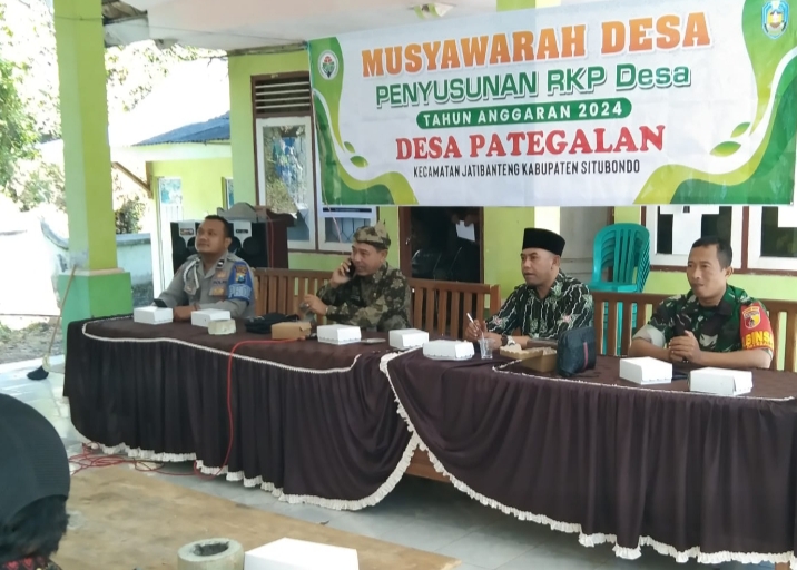 Babinsa Koramil 0823/14 Jatibanteng Hadiri Musyawarah Desa (Musdes) Penyusunan RKPDes Tahun 2024