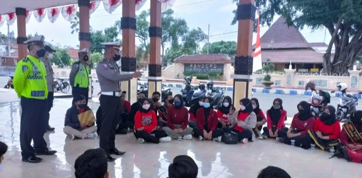 Satlantas Polres Situbondo Edukasi Pelajar, Harapkan Kesadaran Tertib Berlalu Lintas