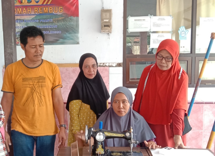 Untuk Mendongkrak Perekonomian, Ibu-ibu di Desa Karang Pranti Ikuti Pelatihan Menjahit