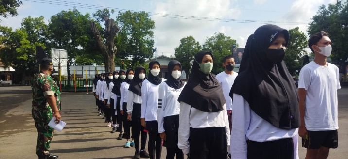 Puluhan Murid SMA di Situbondo Ikuti Latihan dan Seleksi Pasukan Pengibar Bendera Pusaka Gabungan