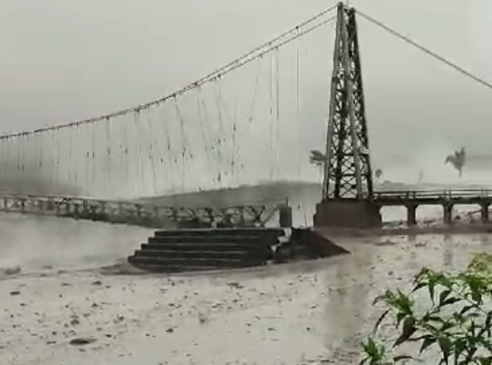Jalan Nasional yang Hubungkan Lumajang - Malang Longsor, Jembatan di Candipuro Terputus