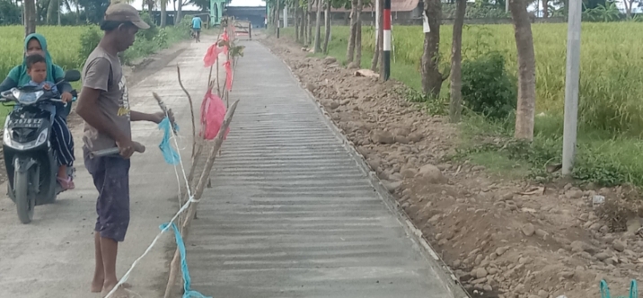 Pengusaha H. Ahmad Khudori Rampungkan Jalan Sepanjang 400 Meter di Desa Sletreng