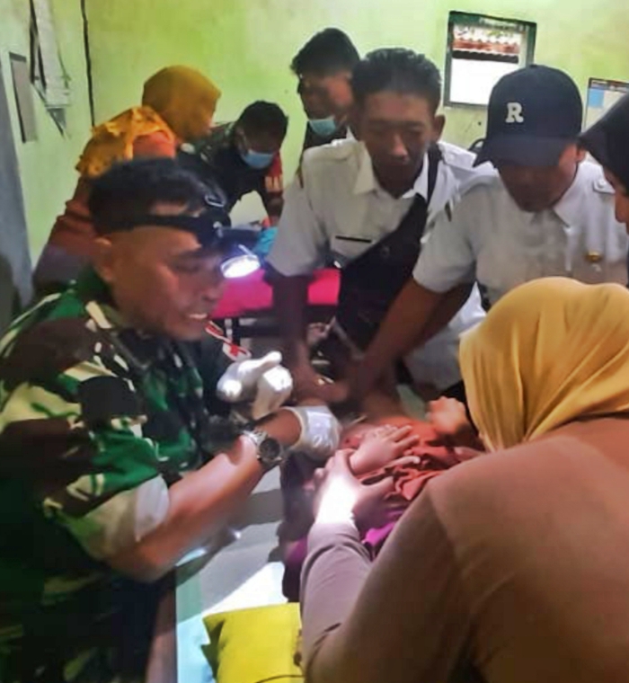 Jeritan Anak - anak Dalam Giat Sunatan Massal di Lokasi TMMD 120 Situbondo
