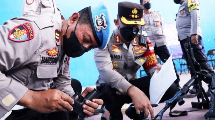 Kapolres Situbondo Periksa Inventaris Senpi Inventaris di Polres dan Polsek